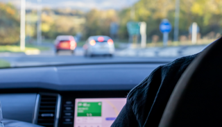 Apple CarPlay vs Android Auto