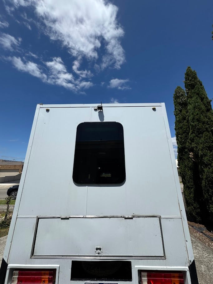 Extnix Digital Wireless Monitor & AHD Reversing Camera System for Caravans Trucks and Trailers