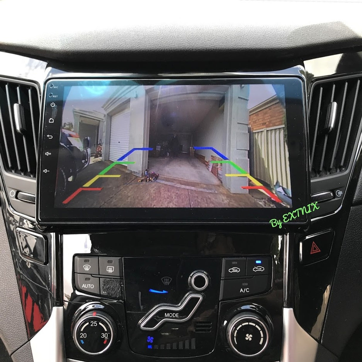 Hyundai i45 YF Apple CarPlay Android Auto Infotainment System