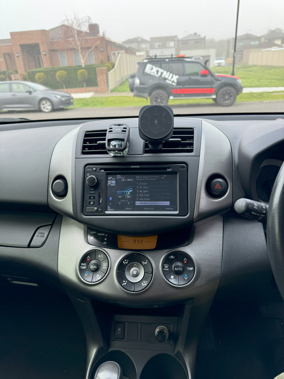 EXTNIX Toyota Rav4 2006 -2011 Apple Carplay Android Auto Infotainment System